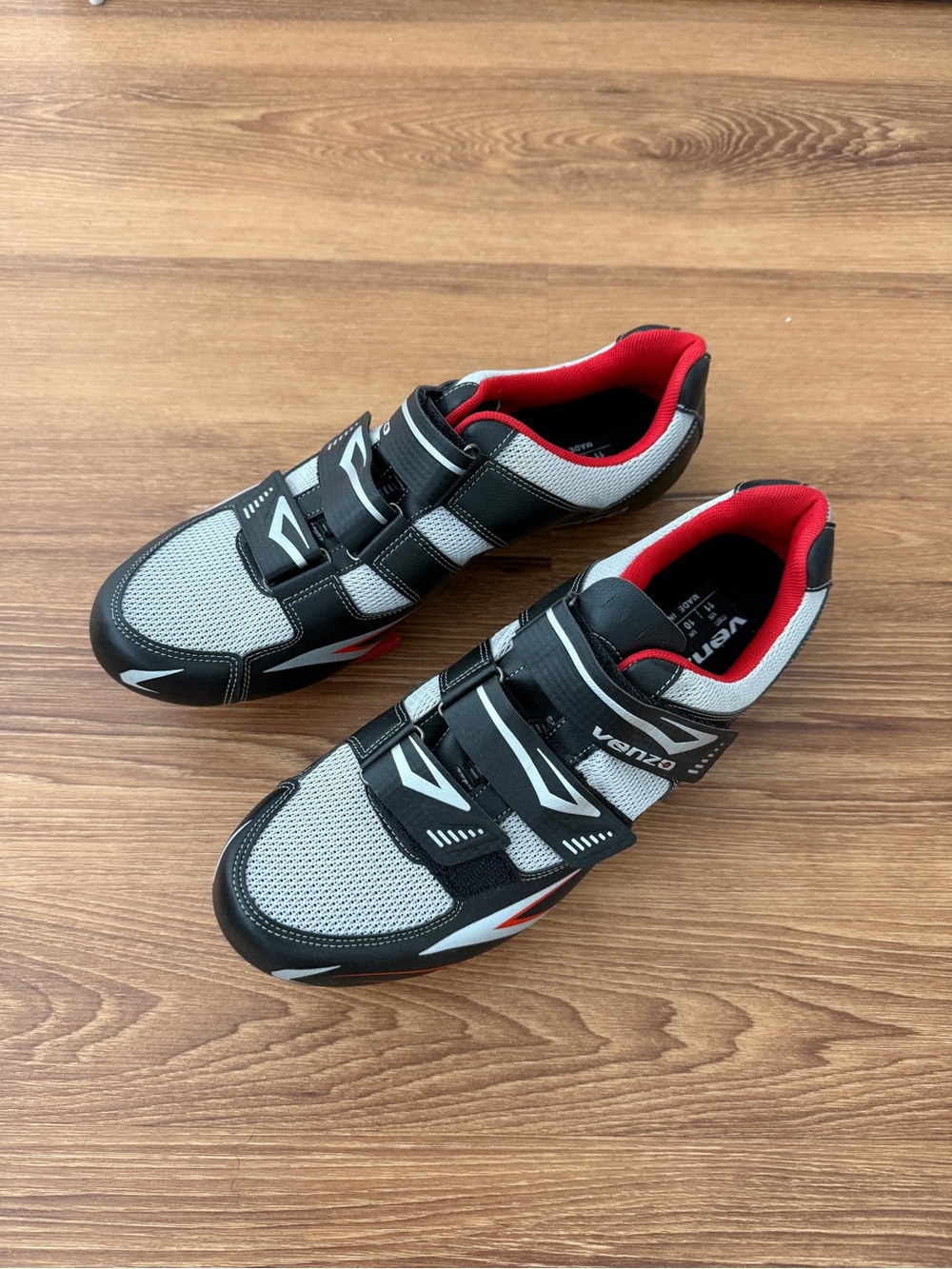 Venzo Men’s Gray and Black Cycling Shoes with Red Lining - US M11